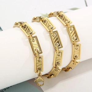 Collana a catena in acciaio inossidabile dorato con maglie rettangolari e moschettone