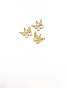 Detail showing dimensions 18x25mm and 2.8g weight for gold butterfly pendant