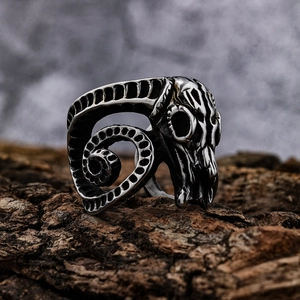 Gothic stainless steel ram skull ring with vintage silver finish and spiral horns