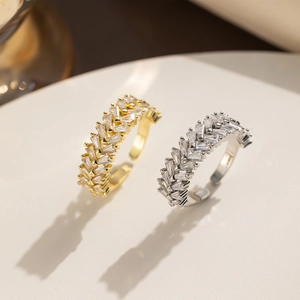 Adjustable double row zircon open rings in gold and silver with V-shaped crystal pattern