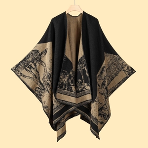 Poncho in maglia etnica con motivo vintage di cavallerizzi in nero e beige-beige