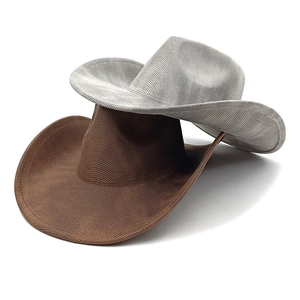 Chapeaux de cowboy classiques à larges bords en gris argenté et marron foncé pour le voyage