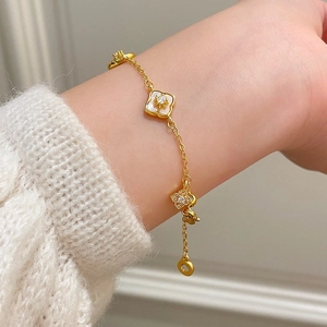 Elegante Bracciale In Rame Placcato Oro 18K Con Quadrifoglio In Madreperla Bianca Fiore Zircone Per Donna