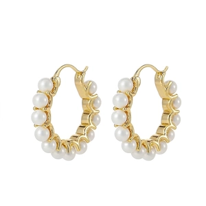 Vintage French Style Artificial Pearl Hoop Earrings Elegant C-Shaped Copper Jewelry For Women Retro Fashion Accessory
