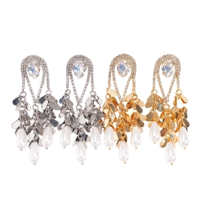 Élégantes boucles d'oreilles longues à franges plaquées or 18k avec perles et cristaux