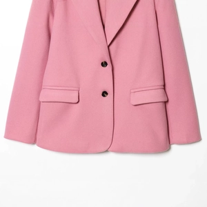 Blazer lungo in lana rosa da donna con rever classico e design a doppio bottone