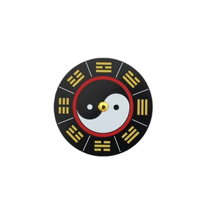 Traditionelles Tai-Chi-Bagua-Uhrenzubehör mit schwarz-weißem Yin Yang und Goldsymbolen