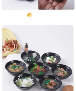 Vue détaillée des porte-clés miniatures de soupe miso japonaise et ragoût de bœuf