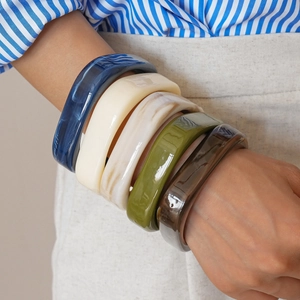 Set of five retro resin geometric square bangles in marbled blue and cream colors