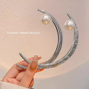 Alloy Artificial Pearl Crescent Moon Hair Stick Vintage Cloud Pattern Elegant Hairpin For Women Hair Bun Styling Accessories