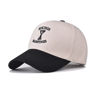 Berretto da baseball in cotone bicolore con ricamo Bikinis & Martinis e visiera nera