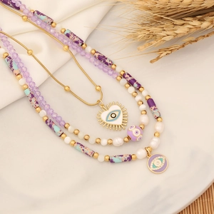 Collana multistrato bohémien dorata con pietre naturali e ciondoli a cuore occhio