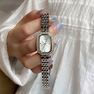 Elegante Damen Quarzuhr mit achteckiger Strasslünette und silber goldenem Stahlarmband