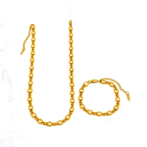 Detailed view of the gold gemstone necklace and bracelet set with lobster clasp adjustment