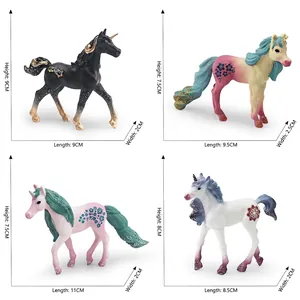 Set di quattro figurine di unicorni e cavalli colorati con motivi floreali glitterati