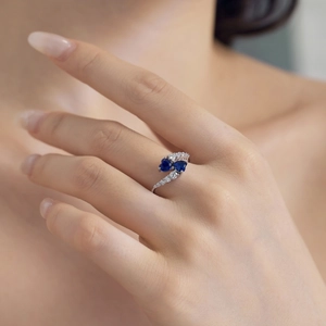 Detail of S925 sterling silver ring featuring double blue heart-shaped cubic zirconia stones