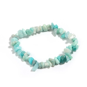 Bracciale di schegge di amazzonite naturale con pietre irregolari levigate blu chiaro