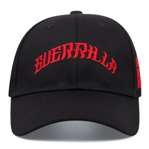 Berretto da baseball nero con ricamo 3D rosso Guerrilla in stile streetwear moderno
