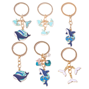 Lot de six porte-clés marins avec baleine et sirène en émail bleu et métal doré