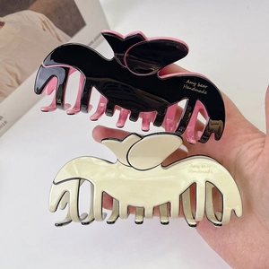 Eleganti mollette per capelli in acetato a forma di tulipano in nero, rosa e bianco crema