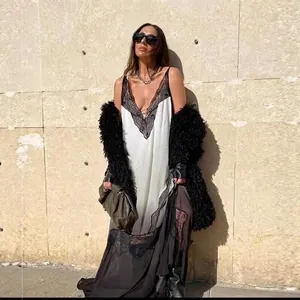 Elegante abito sottoveste in raso bianco e nero con pizzo e schiena scoperta stile boho