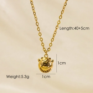 Detailed view of cat pendant golden necklace with dimensions 1x1cm and 40+5cm chain length