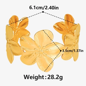 Detailed dimensions of the 18K gold-plated floral cuff bracelet showing 6.1cm diameter