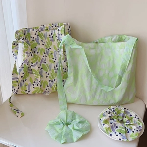 Detail of cotton tote bag set with pleated texture and adjustable knot shoulder straps