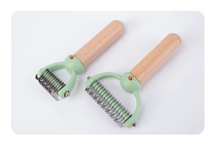 Dual-sided pet de-shedding comb with beech wood handle and stainless steel blades