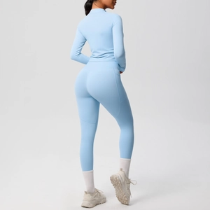 Ensemble de yoga bleu clair pour femme avec veste à fermeture éclair et legging extensible