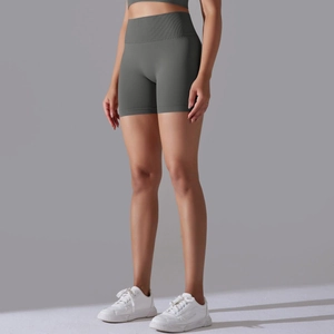 Vue détaillée du short de sport sans couture taille haute gris anthracite avec taille côtelée