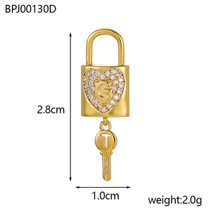 Detail of heart lock and key pendant in gold with size 2.8cm and 2.0g weight specs