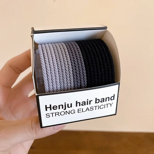 Lot d'élastiques à cheveux tressés multicolores montrant les textures gris et noir