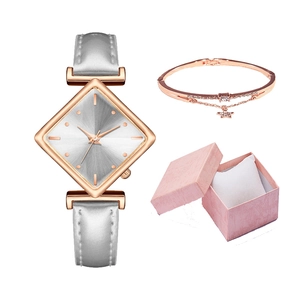 Montre femme à quartz avec bracelet cuir argenté, boîtier or rose et ensemble bracelet étoile
