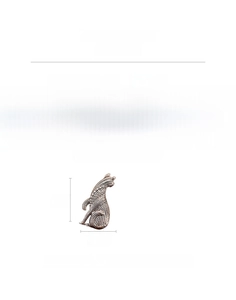 Macro detail of cat-shaped brooch with size dimensions 7cm by 3.7cm in silver finish