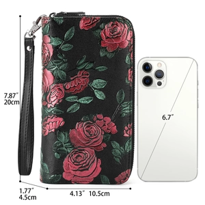 Portafoglio lungo in pelle con rose rosse, 20cm con confronto dimensioni smartphone