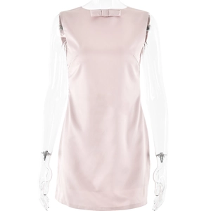 Elegante vestido rosa de satén sin mangas con detalle de lazo y espalda abierta