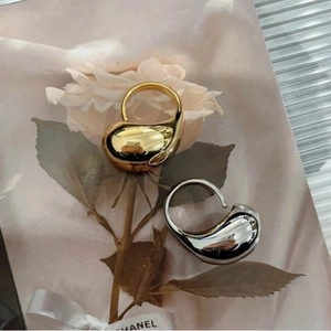 Polished S925 silver water drop rings in gold and silver finish with open band