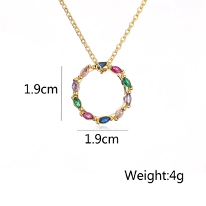 Macro detail of geometric zircon pendant with 1.9cm diameter and 4g weight display