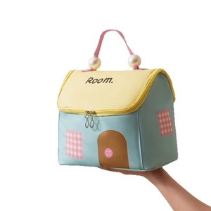 Simpatico beauty case a forma di casa in pelle con manico di perle e zip