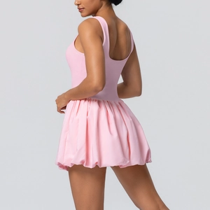 Close-up of a light pink 2-in-1 sports dress with bubble skirt and fitted bodice