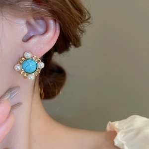 French vintage earrings with turquoise stone and pearls in a golden filigree design