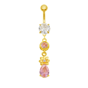 Détail d'un piercing de nombril à fleurs avec goutte rose et zircons ronds blancs