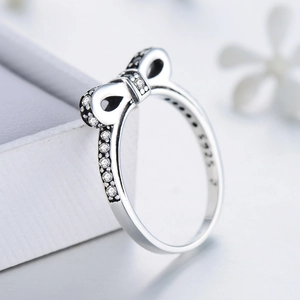 Vintage S925 sterling silver bow ring with shimmering cubic zirconia and hallmark