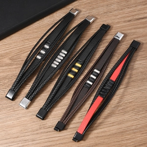 Lot de cinq bracelets vintage en cuir tressé multicouche pour homme avec charms en métal
