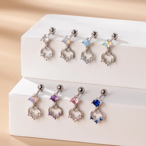 Boucles d'oreilles cartilage en acier chirurgical avec pierres colorées et cœurs