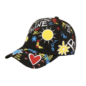Casquette de baseball noire style graffiti avec imprimés soleil et cœur colorés tendance