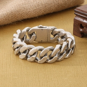 Bracelet chaîne robuste 20mm en acier inoxydable poli avec une finition vintage