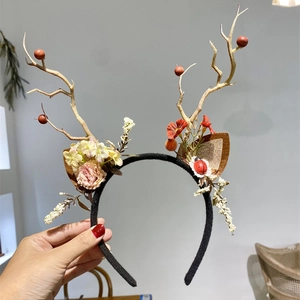 Bandeau De Cerf De Noël Serre Tête Élan Festif Fleurs Artificielles Baies Pommes De Pin Style Forêt Coiffe