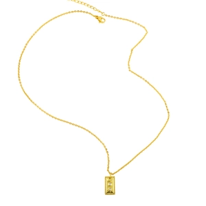 Gouden ketting met rechthoekige ster- en maan-hanger versierd met fonkelende zirkonia's